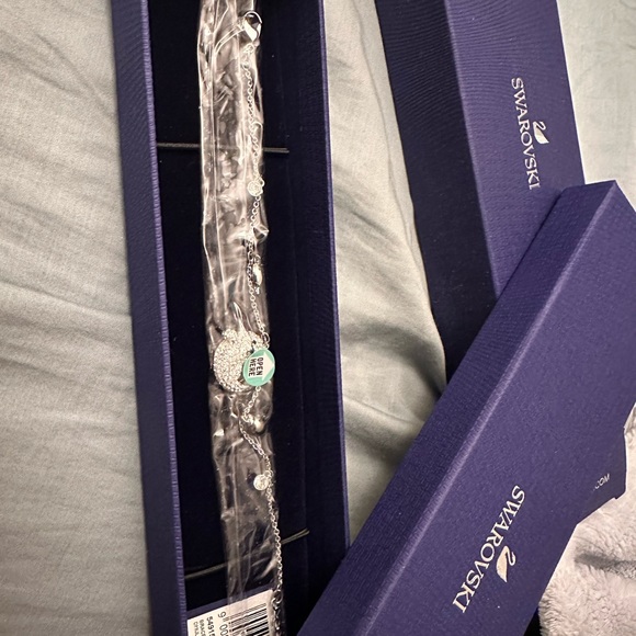NIB Swarovski POLAR SEAL BRACELET, Multi-color, Rhodium Plated [super cute]🦭 - Picture 5 of 5